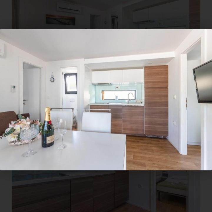Tomica Apartments With Pool Biograd Na Moru Ngoại thất bức ảnh